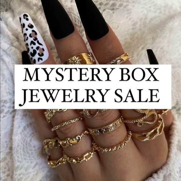 ❌MOVING SALE🌸 WOMAN 5 LB JEWELRY MYSTERY BOX - Picture 1 of 5